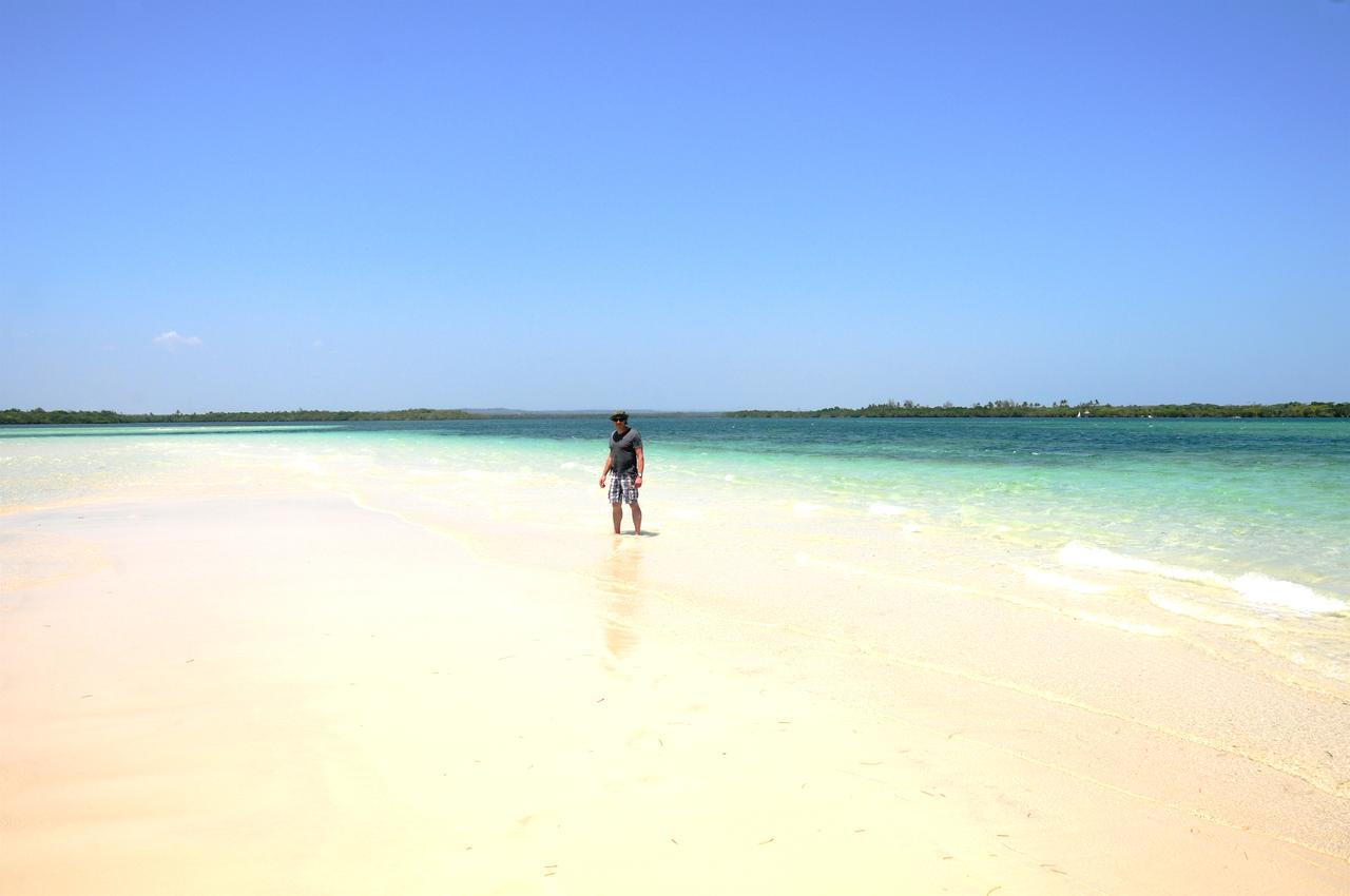 Msambweni Beach House Villa ภายนอก รูปภาพ