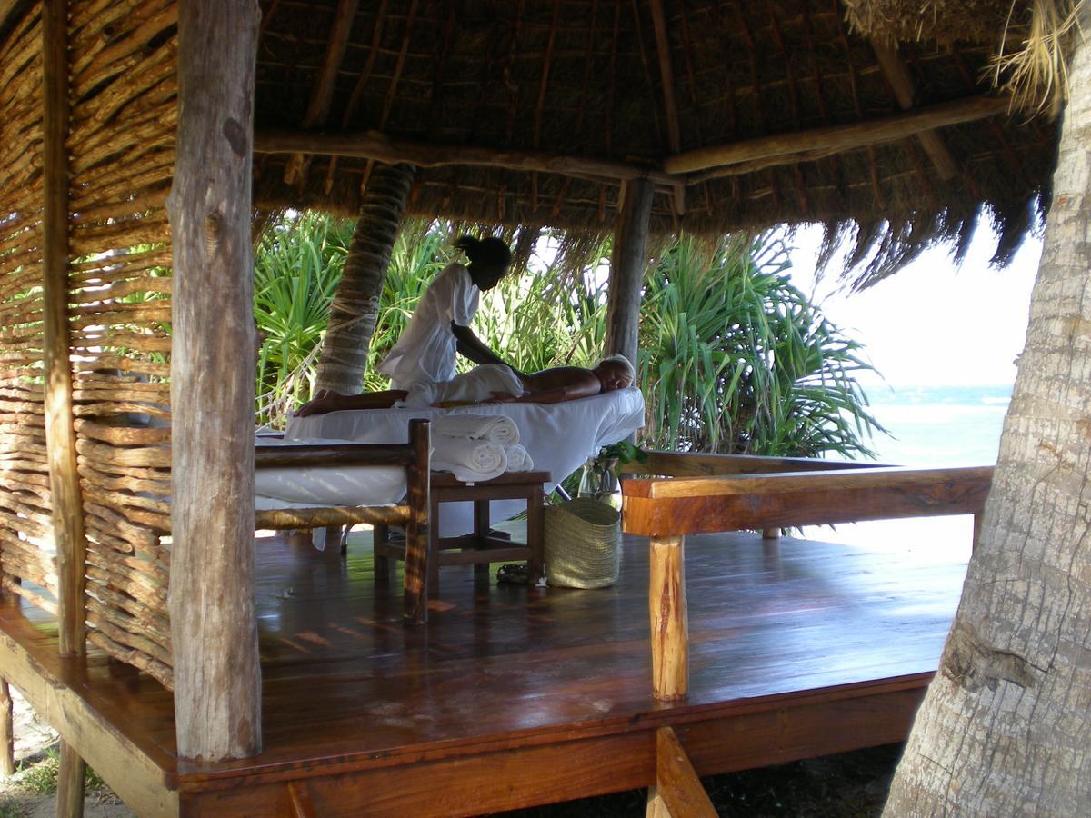 Msambweni Beach House Villa ภายนอก รูปภาพ